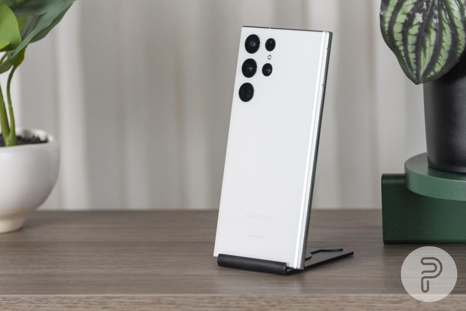 The Samsung Galaxy S22 Ultra can be yours for just $800